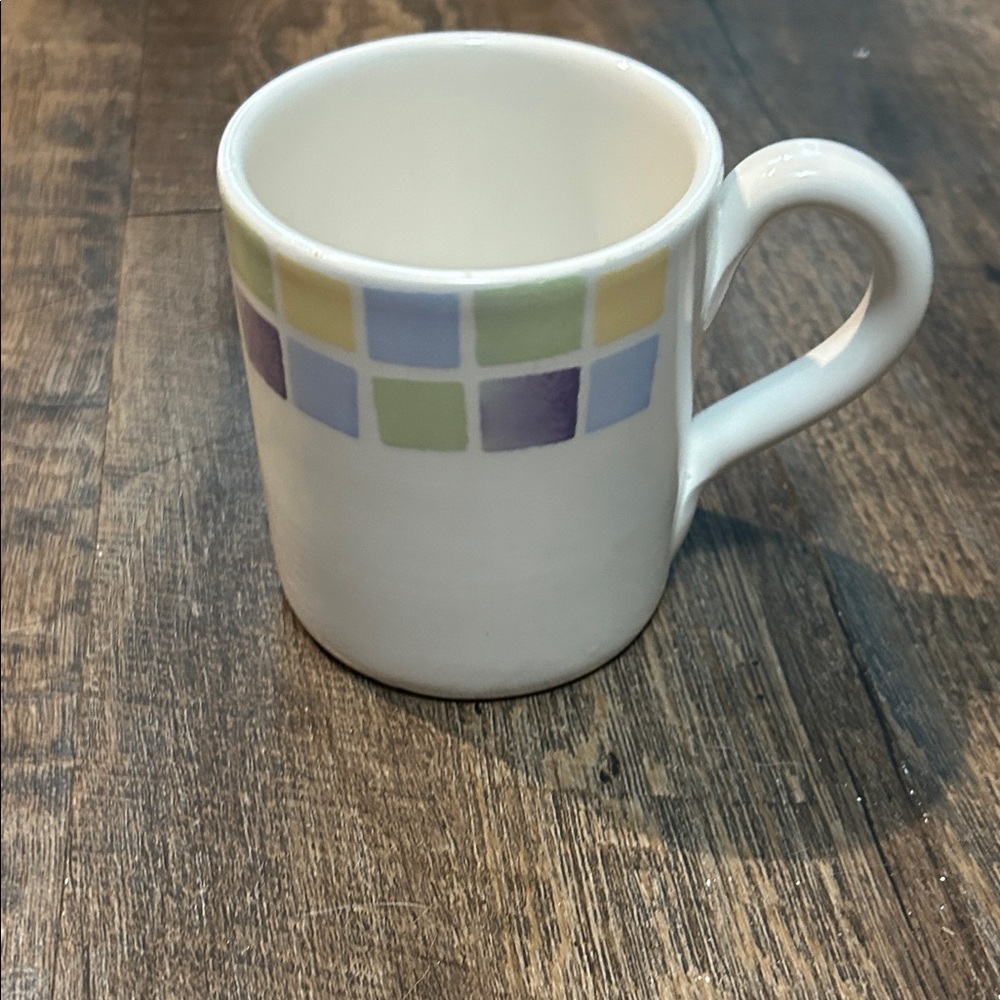 Pier 1 Hand Painted Italian Tosca 99 Coffee Mug Yellow, Green, Purple Checked